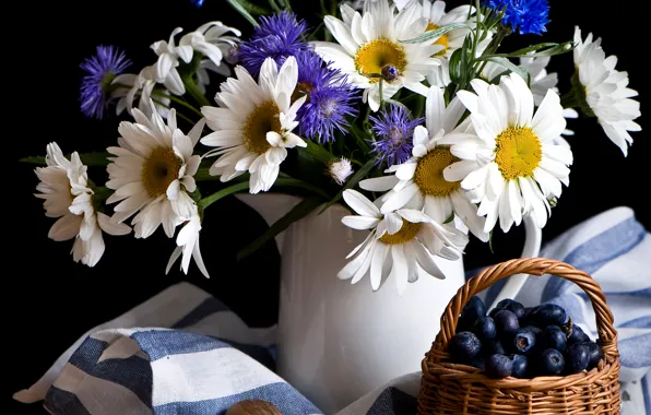 Picture flowers, berries, chamomile, vase, still life, Anna Verdina
