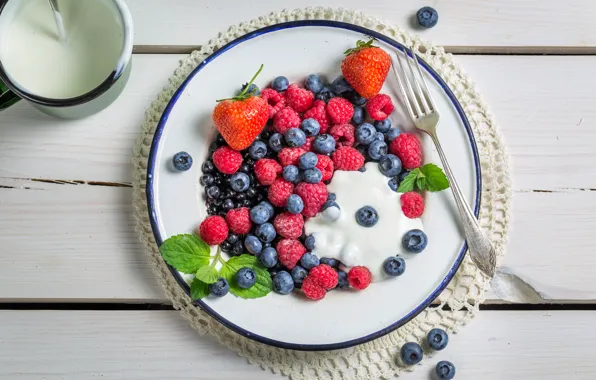 Picture berries, raspberry, blueberries, strawberry, fresh, cream, berries, breakfast