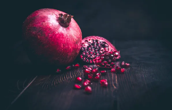 Light, the dark background, table, Board, placer, grenades, garnet, pomegranate grains