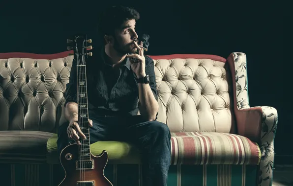 Picture sofa, people, guitar, segreta
