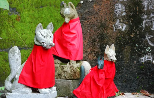 Fox, Japan, red apron, Inari, sculptural group