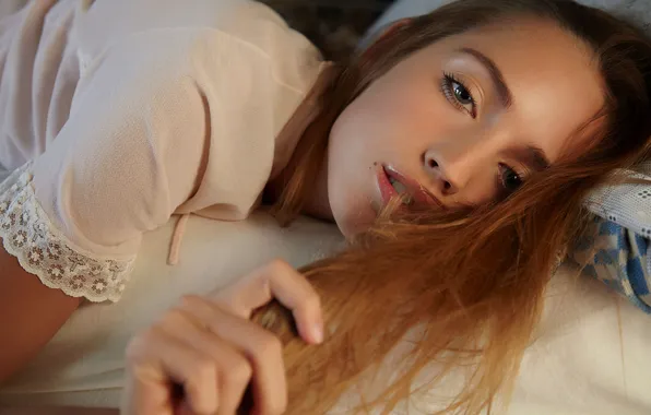 Women, lying down, in bed, open mouth, sensual gaze