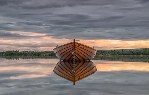 The sky, lake, boat