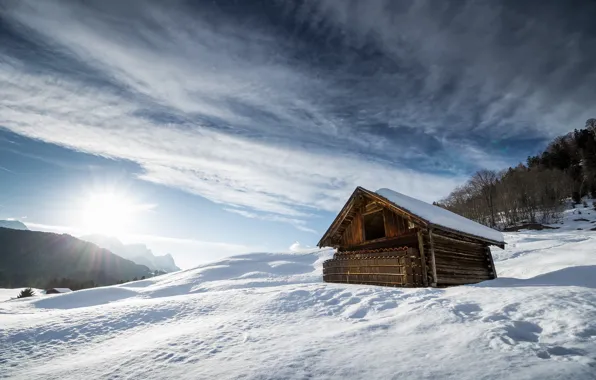 Picture the sky, snow, mountains, house