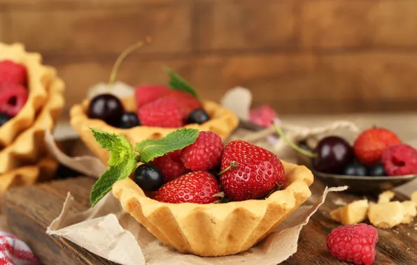 Picture tartlets, berries, cherry, strawberry