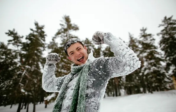 Handsome man in snowfall posing at camera Stock Photo - Alamy