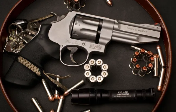 Lantern, strap, keys, cartridges, revolver, Smith &ampamp; Wesson, pro series, Model 627