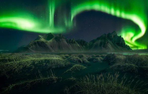 Sand, grass, stars, mountains, night, rocks, shore, Northern lights