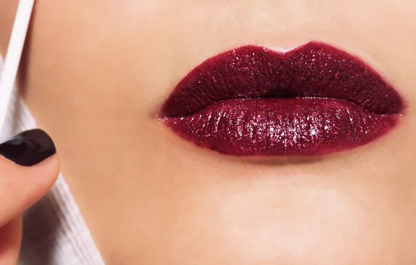Girl, large, lips purple