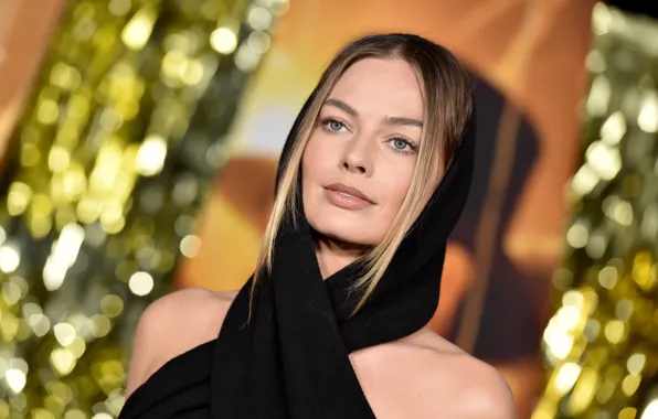 Look, pose, hair, makeup, actress, hairstyle, blonde, hood