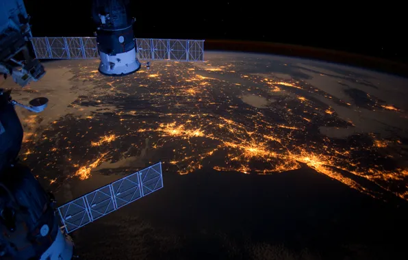 Picture lights, city, the ocean, ISS, Philadelphia, Boston, Union, Progress