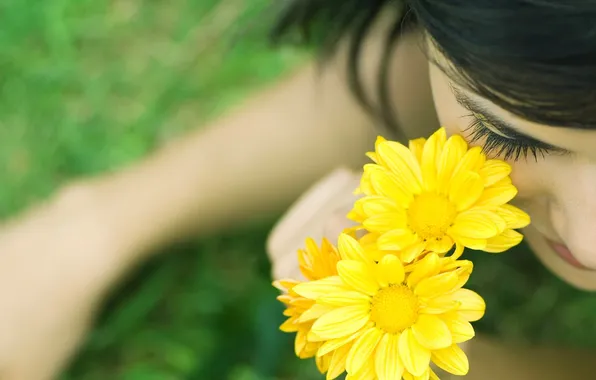 Picture grass, girl, eyelashes, chamomile