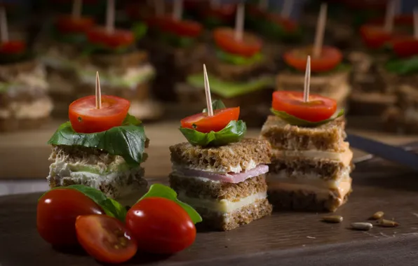 Picture bread, tomatoes, sandwiches, ham, canapés