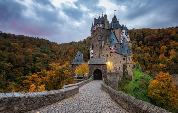 Road, bridge, castle, ELTZ