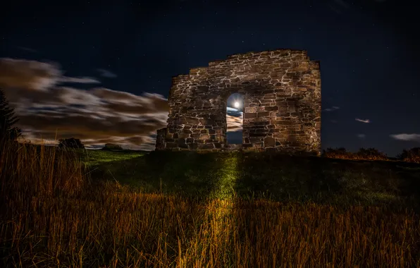 Picture night, the moon, the ruins, arch