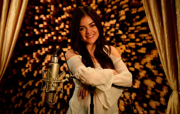 Picture actress, microphone, singer, Lucy Hale