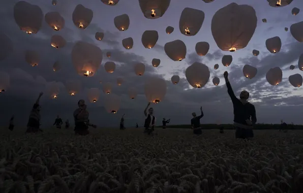 Field, night, people