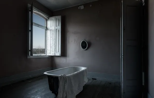 Picture room, window, bath