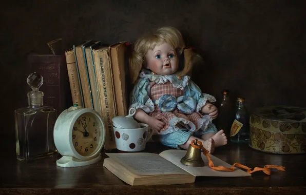 Picture bubbles, style, watch, books, doll, alarm clock, bottle, bell