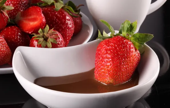 White, chocolate, strawberry, vase