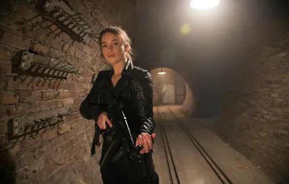 Picture weapons, Emilia Clarke, Emilia Clarke, Sarah Connor, Terminator: Genesis, Genisys