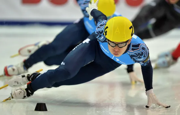 Picture look, race, speed, ice, turn, helmet, Russia, skates