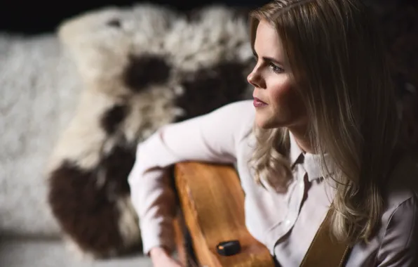 Girl, guitar, portrait