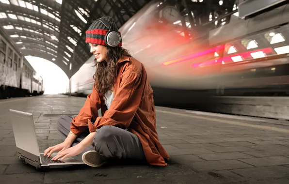 Picture girl, metro, headphones, laptop, privacy, passion