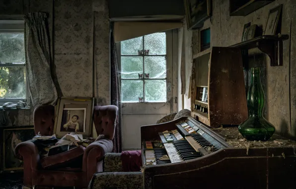 Room, dust, keys, body, Abandoned house