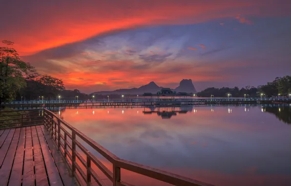 Picture clouds, lake, glow, flooring
