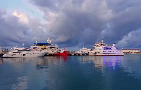 Sea, ships, yachts, Sochi
