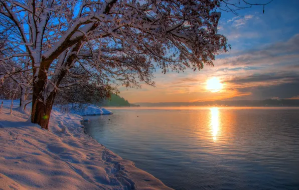 Picture the sky, the sun, clouds, snow, lake, shore, Winter