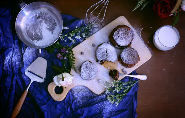 Picture flowers, milk, cakes, cupcakes, powdered sugar