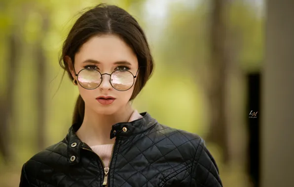 Picture makeup, glasses, sponge, Disha Shemetova, Leonid Markachev