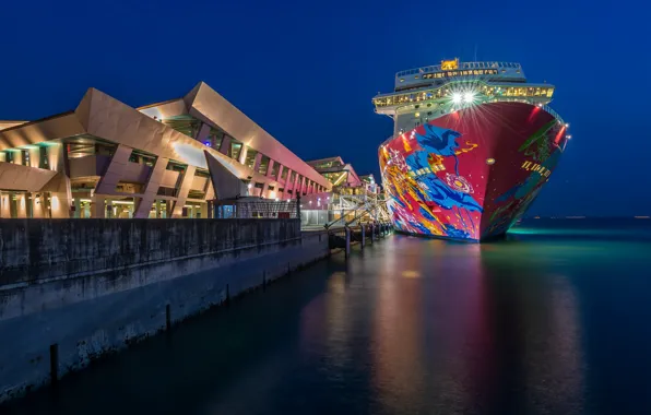 Picture Singapore, Marina Bay, Cruise Centre, Genting Dream dock