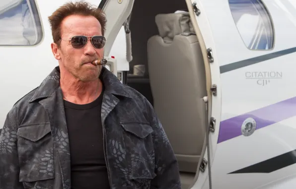 Cigar, Arnold Schwarzenegger, Arnie, The Expendables 3, The expendables 3