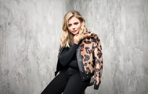 Pose, smile, actress, blonde, Chloe Grace Moretz