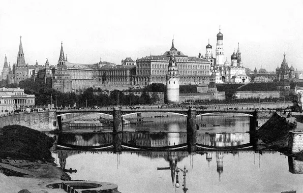 Picture the Kremlin, black-and-white photograph, old Moscow, pre-revolutionary Russia, Moscow 19th century, big stone bridge, pre-revolutionary …