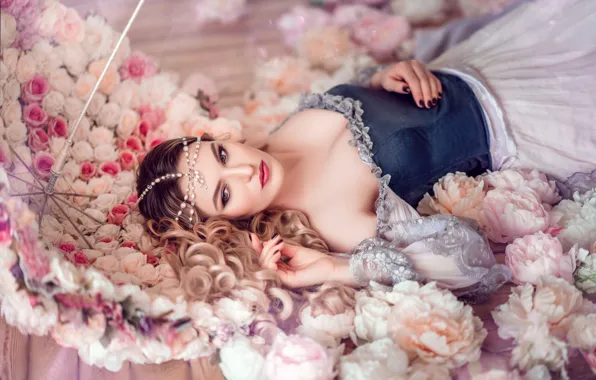 Picture chest, look, girl, decoration, flowers, face, pose, roses