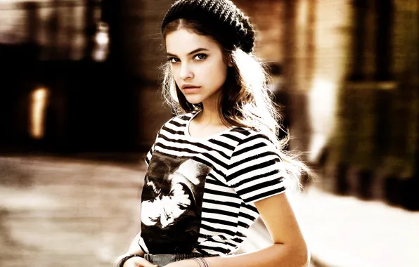 Background, model, hat, blur, makeup, brunette, t-shirt, hairstyle