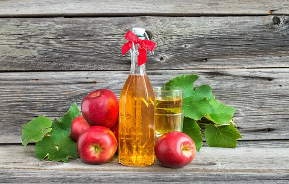 Picture glass, apples, bottle, juice, leaves