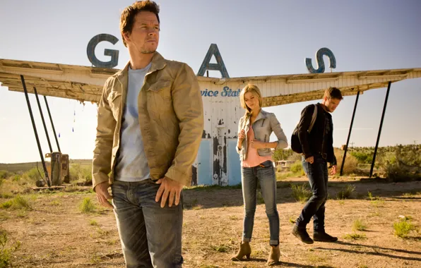 Picture Mark Wahlberg, Nicola Peltz, Cade Yeager, Jack Reynor, Transformers:Age Of Extinction, Tessa Yeager, Transformers:Age of …