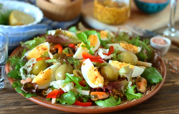 Egg, olives, salad, mussels