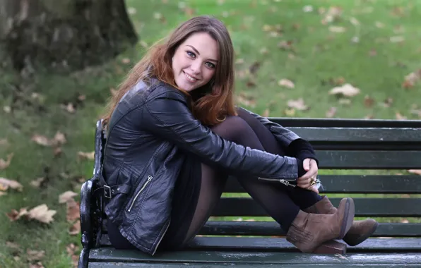 Smile, legs, bench, Imogen