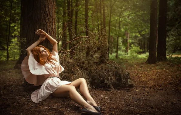 BODY, FOREST, LOOK, DRESS, NEEDLES, FIGURE, MOOD, POSE