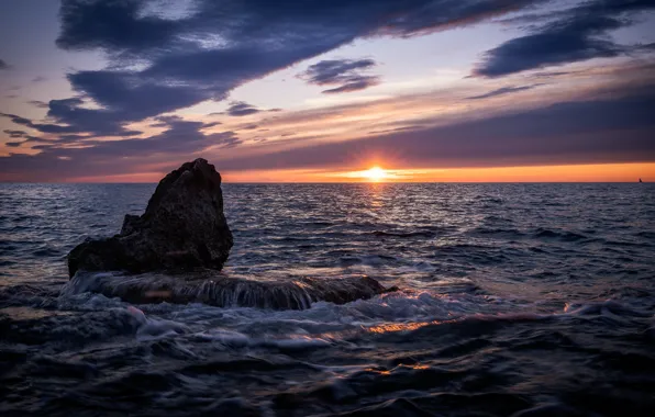 Sea, the sky, the sun, clouds, rays, dawn, stone, horizon