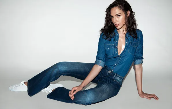 Jeans, brunette, shirt, beauty, jeans, gal gadot, wonder woman, Gal gadot