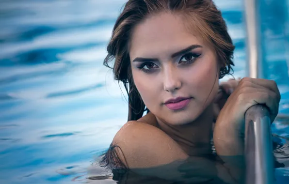 Picture drops, makeup, sponge, in the water, Denisa