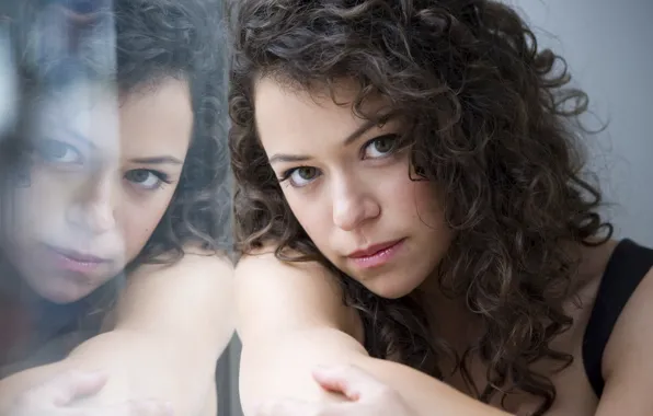 Picture reflection, portrait, curls, Tatiana Maslany