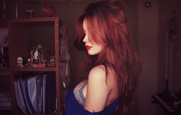 Picture girl, red hair, blue